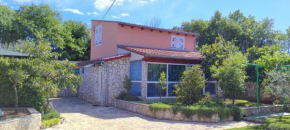 House Vugrinec with garden and parking